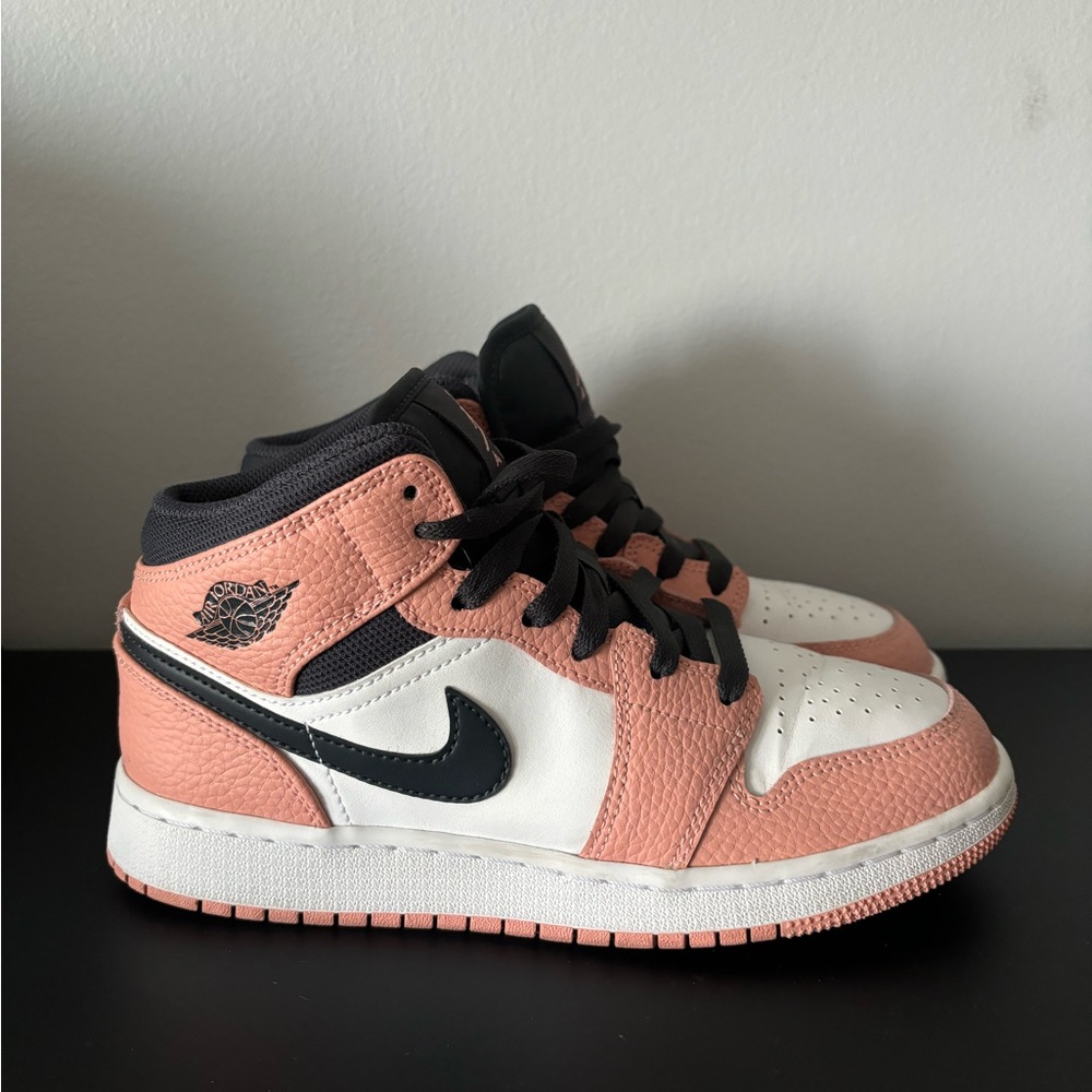 Air Jordan 1 Mid ‘Pink Quartz' - Picture 2 of 9
